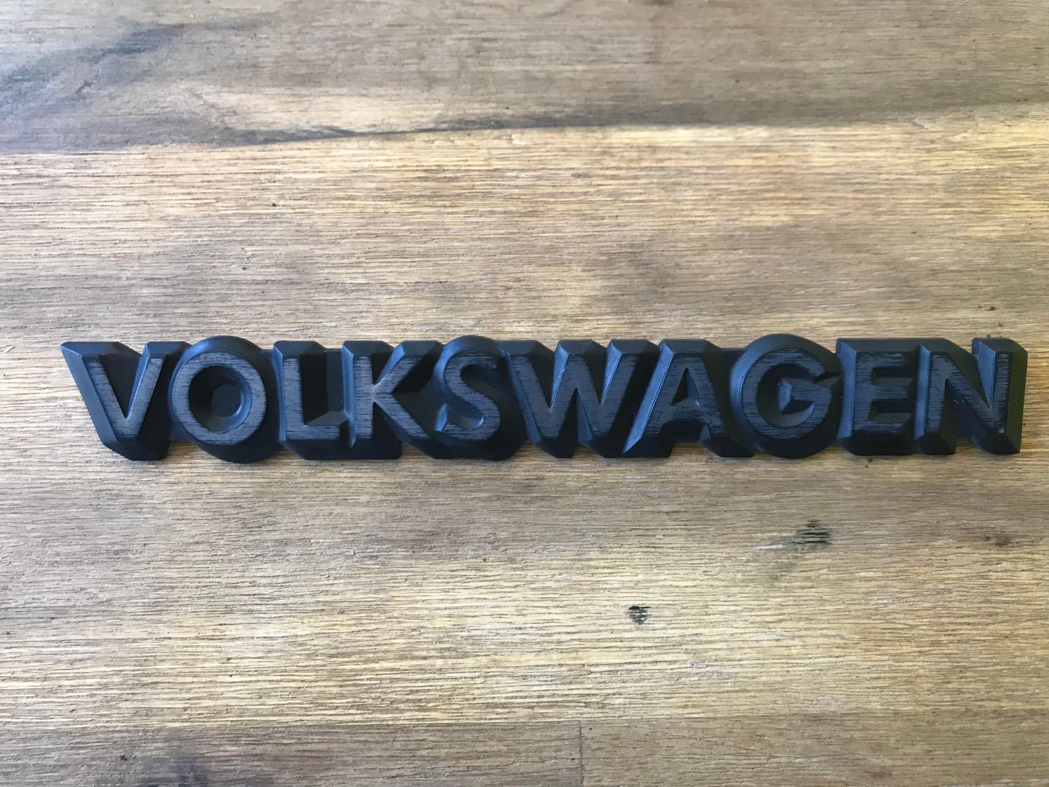 Volkswagen embleem achterop oa Golf 2 321853685C