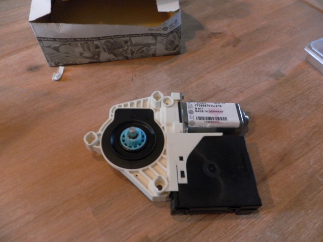 Motor ruitbediening Linksvoor 1T0959701L Z10 Motor ruitbediening Linksvoor 1T0959701L Z10