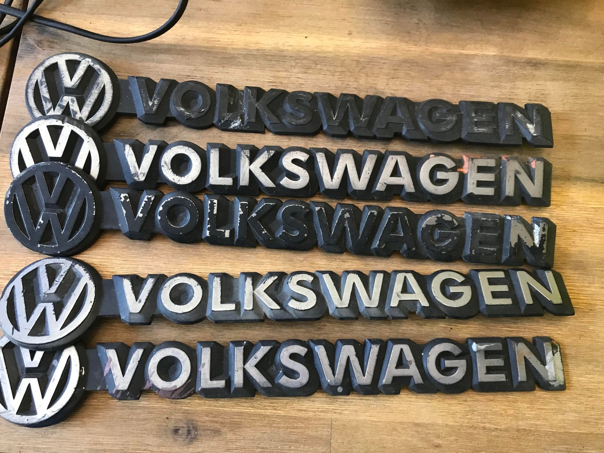 Volkswagen embleem T3 in slechte staat Volkswagen embleem T3 in slechte staat